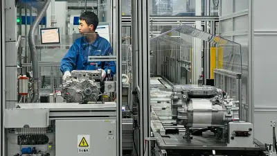 Associates at the Bosch plant in UAES Taicang plant manufacture the e-axle for electric cars for the Chinese market.